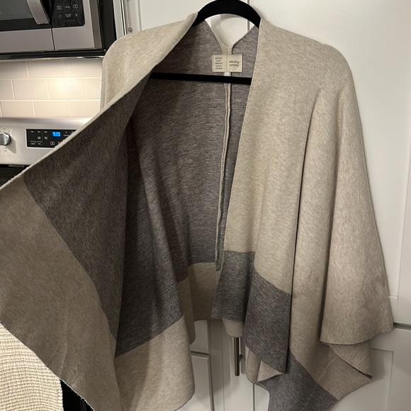 Anthropologie cardigan/ shawl . Excellent condition. - Picture 2 of 4